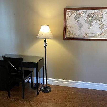 Cozy 2 Bedroom Home In Chatham - Left Side מראה חיצוני תמונה