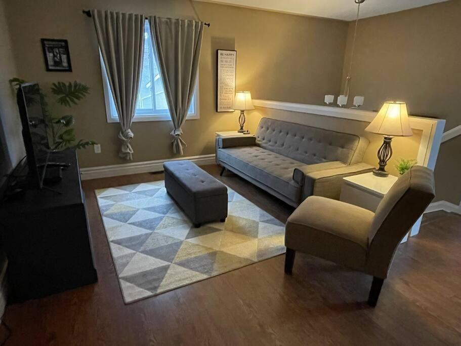 Cozy 2 Bedroom Home In Chatham - Left Side מראה חיצוני תמונה