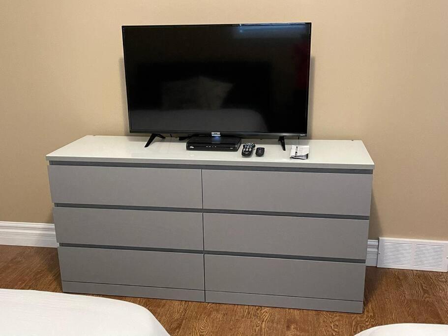 Cozy 2 Bedroom Home In Chatham - Left Side מראה חיצוני תמונה