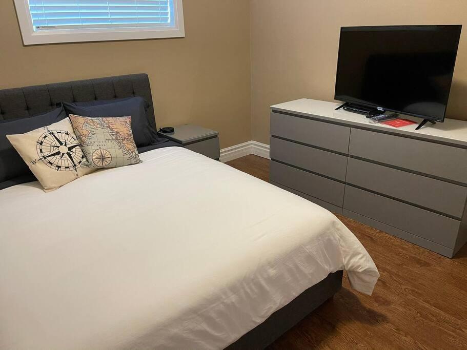 Cozy 2 Bedroom Home In Chatham - Left Side מראה חיצוני תמונה