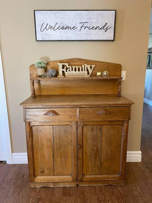 Cozy 2 Bedroom Home In Chatham - Left Side מראה חיצוני תמונה