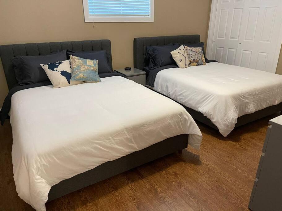 Cozy 2 Bedroom Home In Chatham - Left Side מראה חיצוני תמונה
